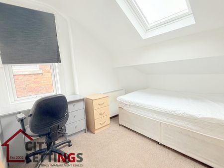 5 Bedroom Semi-Detached House - Photo 4