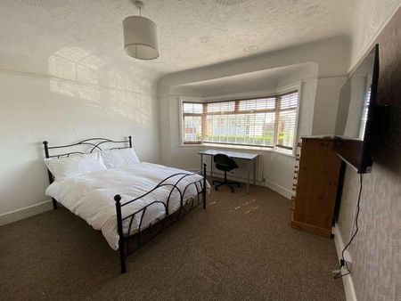 Bedroom Property In Winton, BH9 - Photo 2