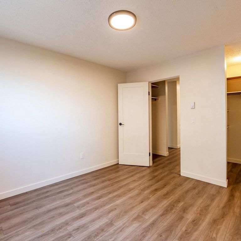 Crestview Apartments - Photo 1