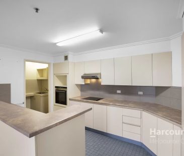 Superb & Sizeable apartment on St Kilda Road! - Photo 5