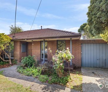 Beautifully Renovated Three Bedroom Charmer - Photo 6