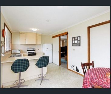 Spacious unit in convenient location - Photo 1