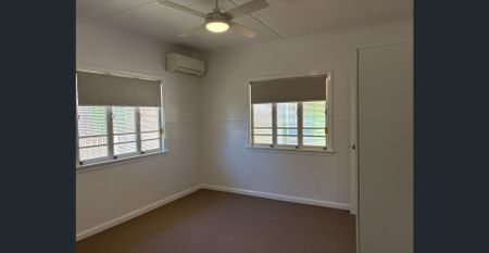 Wheel chair friendly 4 bedroom home - Photo 3