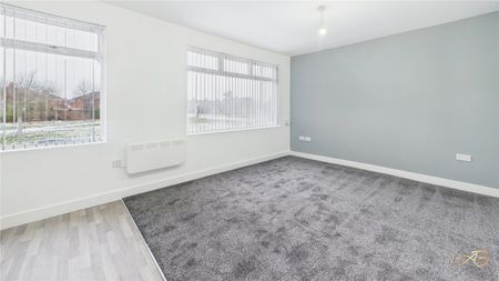 2 Bedroom Ground Flat - Photo 2