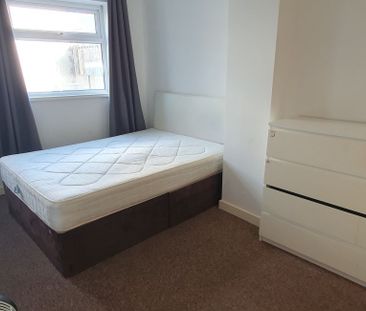 Flat 3, 1 West Luton Place, Adamsdown, Cardiff, CF24 0EW - Photo 3