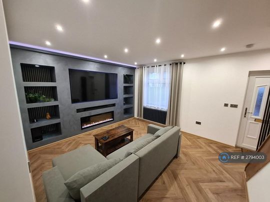 3 bedroom terraced house to rent - Photo 1