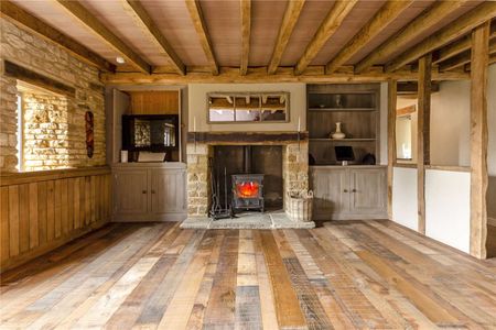 Spacious barn conversion near the popular Cotswold village of Bledington. - Photo 2