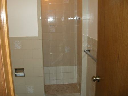 For Lease - 7463 Sigsbee Drive Unit# Side unit, Mississauga, Ontario - Photo 2