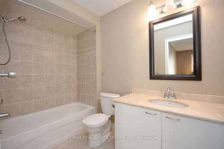 Condo Townhouse For Lease | W8144154 - Photo 3