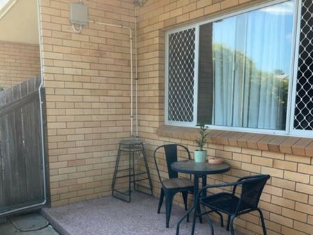 Two Level, Two Bedroom Unit Close to CBD - Photo 4