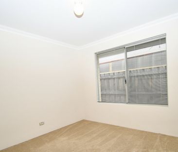Spacious 4x2 Family Home - Prime Location! - Photo 2