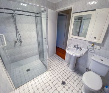 Large 3 bedroom home - Photo 6