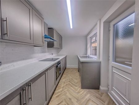 2 bed terraced house to rent in Chapel Street, Middlesbrough, TS6 - Photo 4