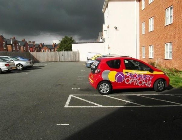 Ground floor 2-bed apartment with separate lounge, fitted kitchen, bathroom with 3-piece suite, and en-suite to master. Next to Rolls Royce, bus route to city centre, easy access to A38, A50, M1. EPC B, Council Tax Band B. Available from 15.11.2025. Must be viewed. - Photo 1