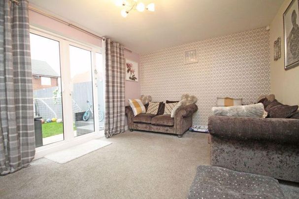 3 bedroom end of terrace house to rent - Photo 1