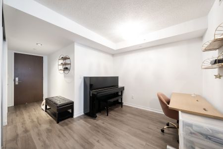 For Lease - 386 Yonge Street Unit# 1703, Toronto, Ontario - Photo 2