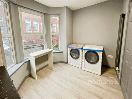 1 bedroom in a house share to rent - Photo 3