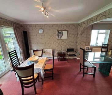 4 bedroom detached house to rent - Photo 4