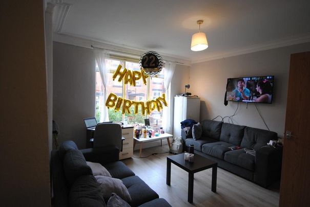 6 bedroom house to rent - Photo 1