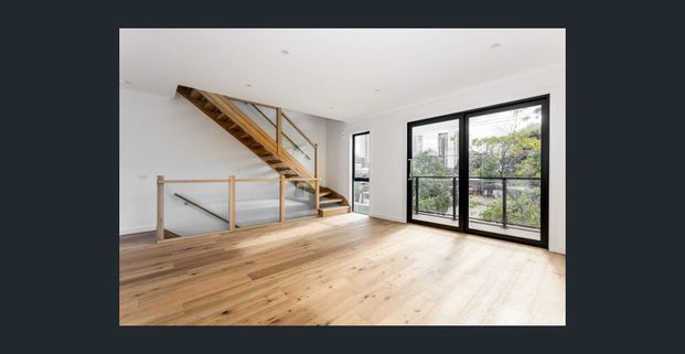 3 Beds 3 Baths 2 Carparks Townhouse for Lease - Photo 1