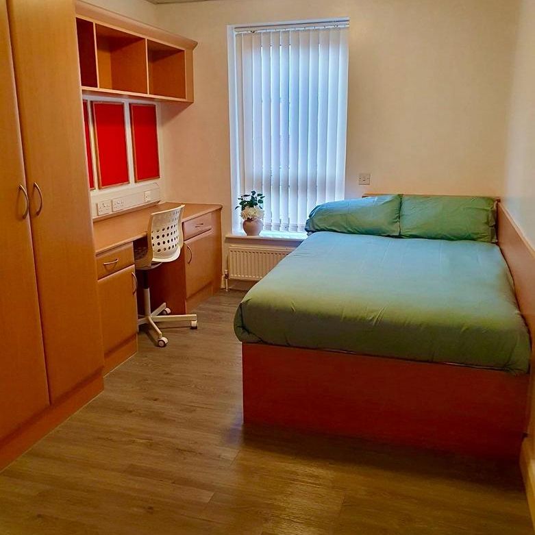 6 bedroom flat to rent - Photo 1