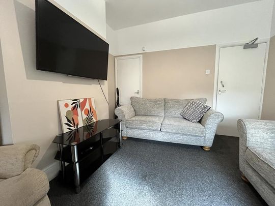 4 bedroom terraced house to rent - Photo 1