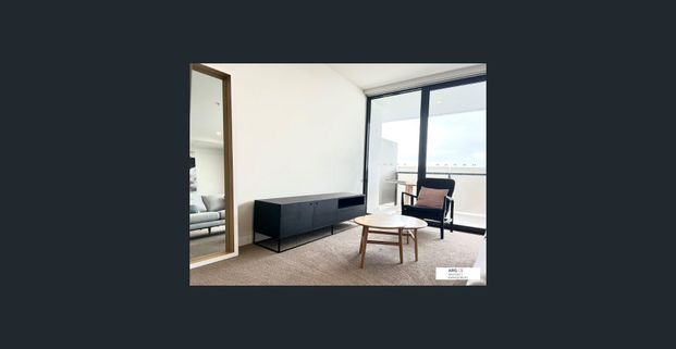 1 bedroom, 1 bathroom, 1 car park and large balcony next to Highpoint - Photo 1