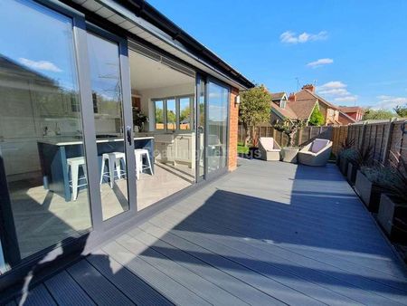 Meadow Road, Earley, RG6 - Photo 4
