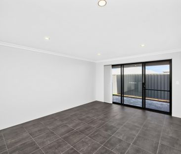 Brand new home awaiting its first family - Photo 3