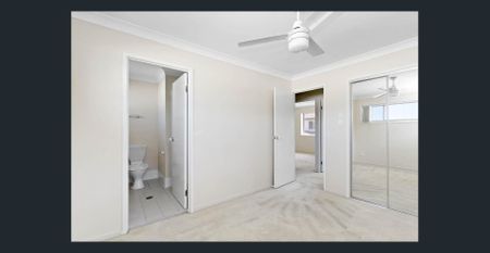 AVAILABLE NOW 3 BEDROOM TOWNHOUSES IN A QUIET COMPLEX - Photo 3