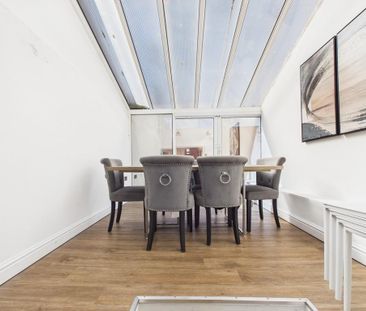 5 bedroom end of terrace house to rent - Photo 4