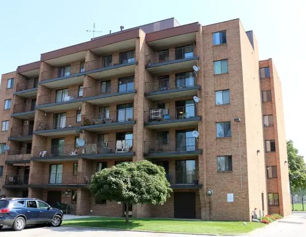 Carlsie Tower Apartments | 1071 McDougall St., Windsor - Photo 1