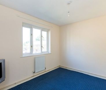4 Bed Semi-Detached House, Ronnie Lane, E12 - Photo 4