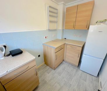 1 bedroom ground floor flat to rent - Photo 3