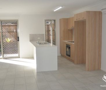 VERY NEW 3 BED TOWNHOUSE FOR RENT (Break Lease) - Photo 2