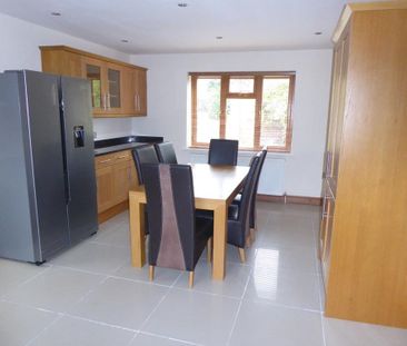 4 bedroom detached house to rent - Photo 3