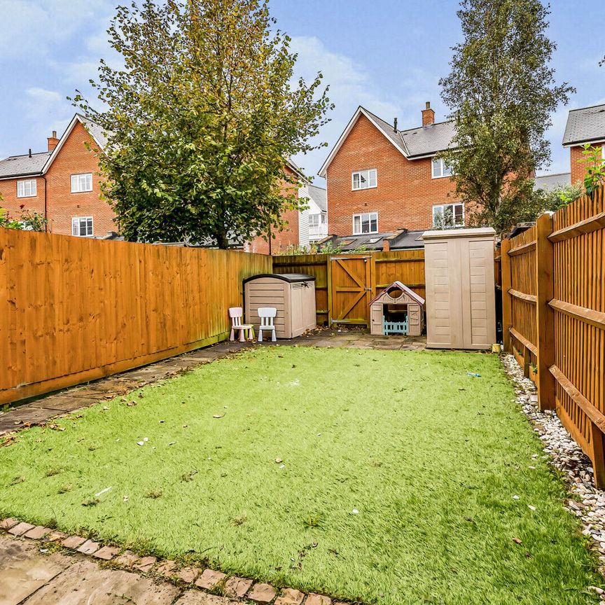 4 bedroom mid terraced house to rent - Photo 1