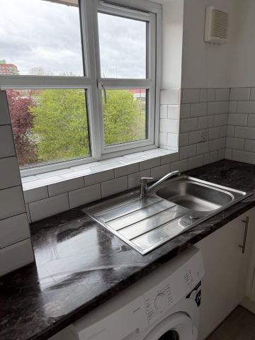 2 Bed Flat, Tarplett House, SE14 - Photo 3