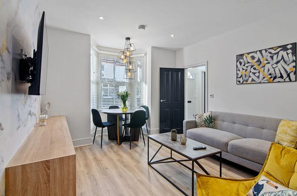 1 bedroom in a house share to rent - Photo 1