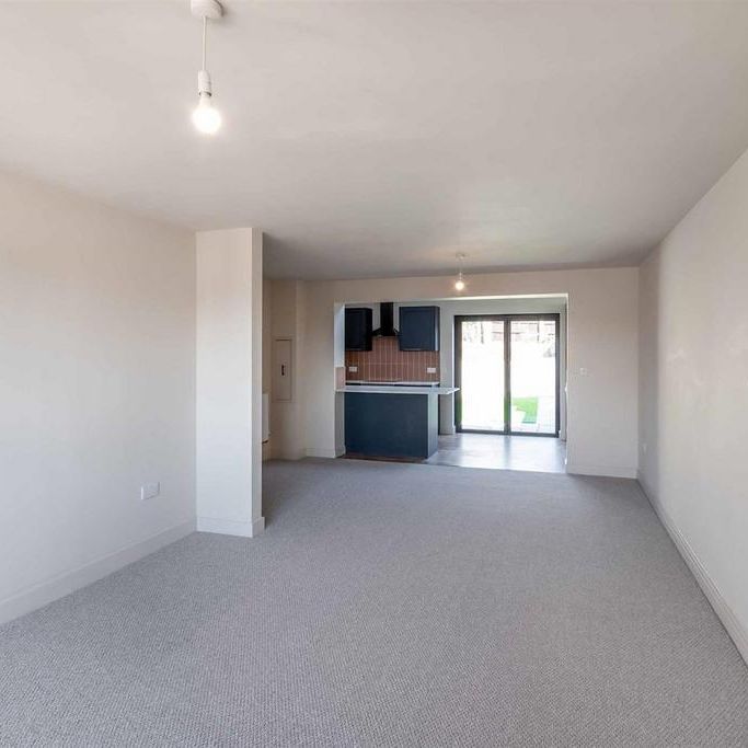 4 bedroom detached house to rent - Photo 1