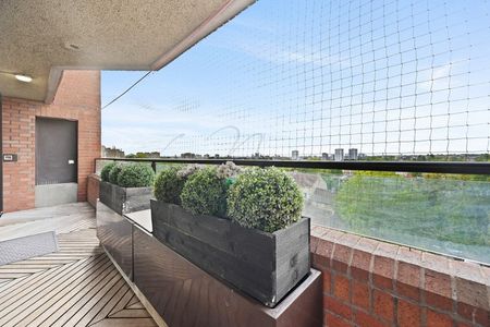 Finchley Road, London, NW3 - Photo 5