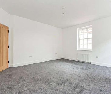 High Street, Alton, Hampshire, GU34 - Photo 3