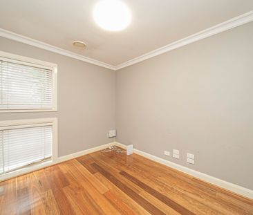 Contemporary Family Home in the Heart of Berwick - Available now - Photo 2