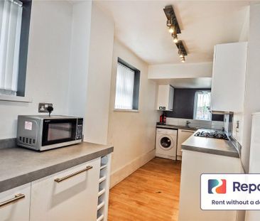 4 bedroom semi-detached house to rent - Photo 6