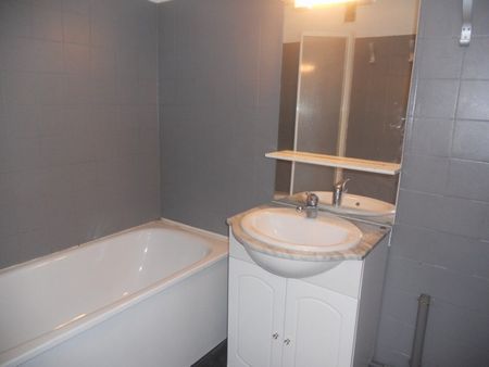 Location Appartement 3 pièces 61m² MARIGNANE 13700 - Photo 4