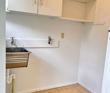 Spacious 5BR Hillcrest Haven w/ Views - Photo 6