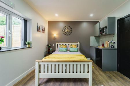 1 bedroom in a house share to rent - Photo 3