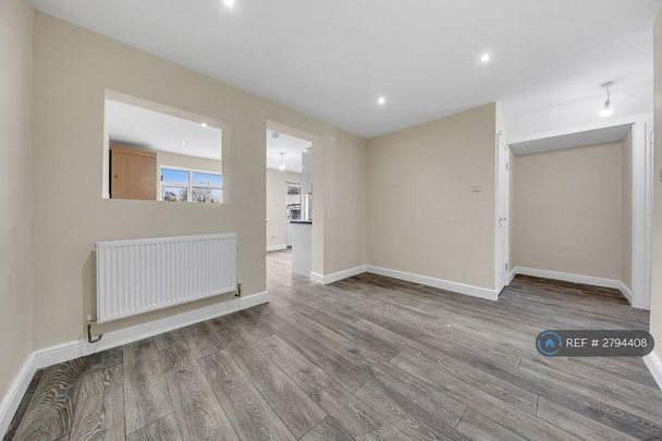 5 bedroom semi-detached house to rent - Photo 1