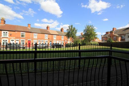2 bedroom ground floor flat to rent - Photo 4