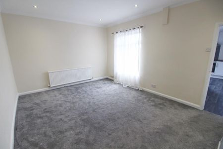 2 bedroom end of terrace house to rent - Photo 4